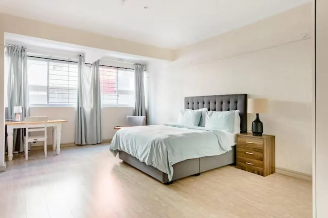 Beautiful 2 Bedroom Greenpoint Apartment Cape Town