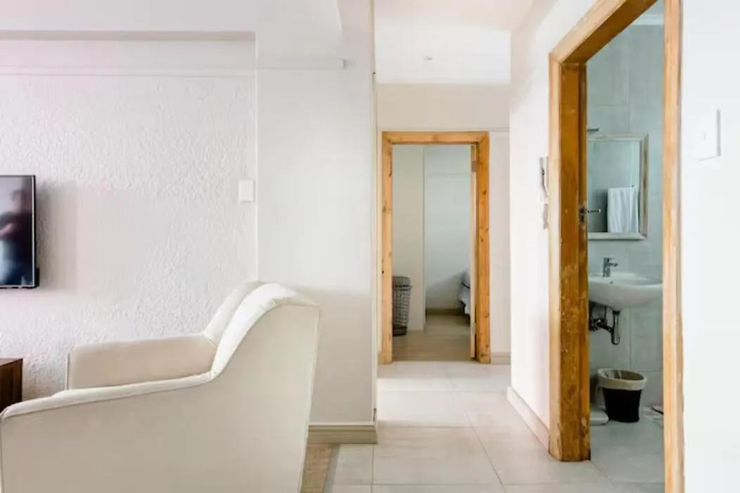 Beautiful 2 Bedroom Greenpoint Apartment Cape Town
