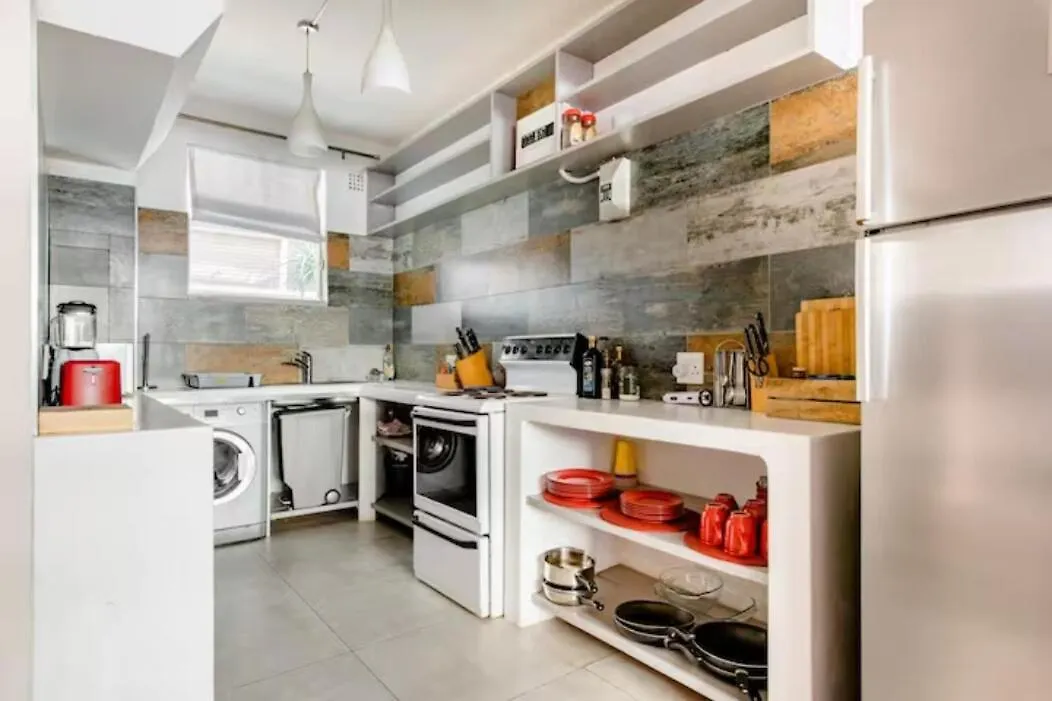 Beautiful 2 Bedroom Greenpoint Apartment Cape Town 0*,  Güney Afrika