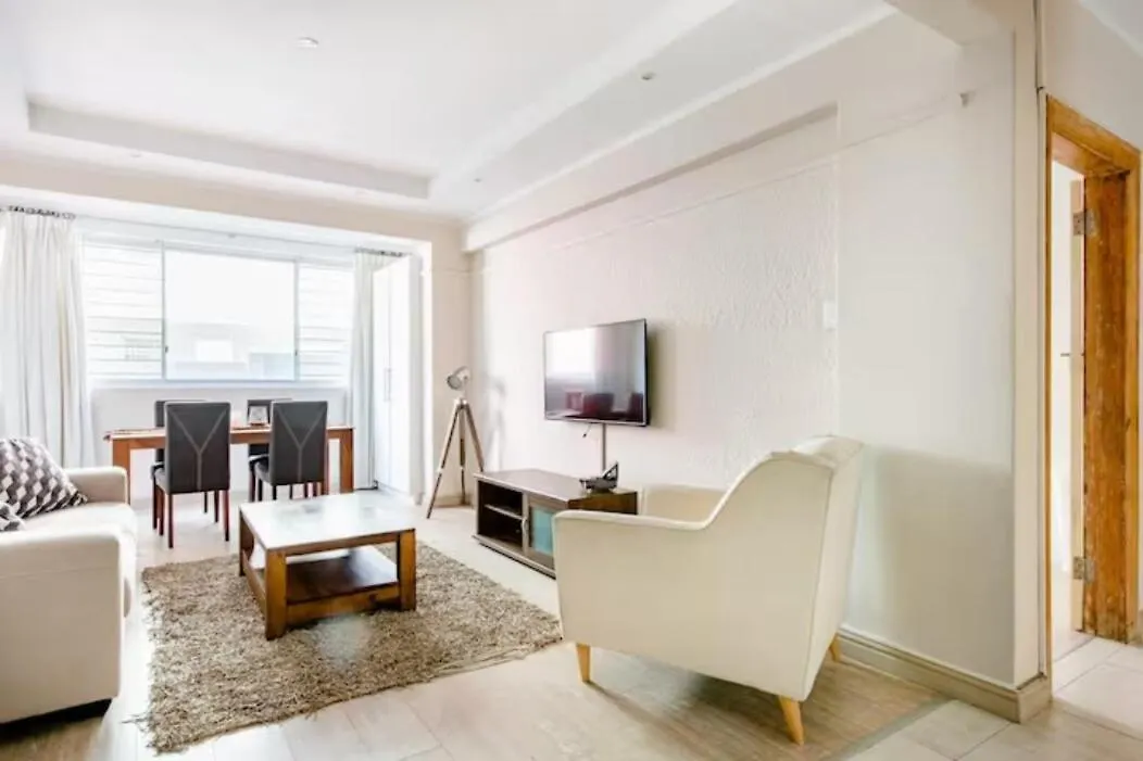 Beautiful 2 Bedroom Greenpoint Apartment Cape Town