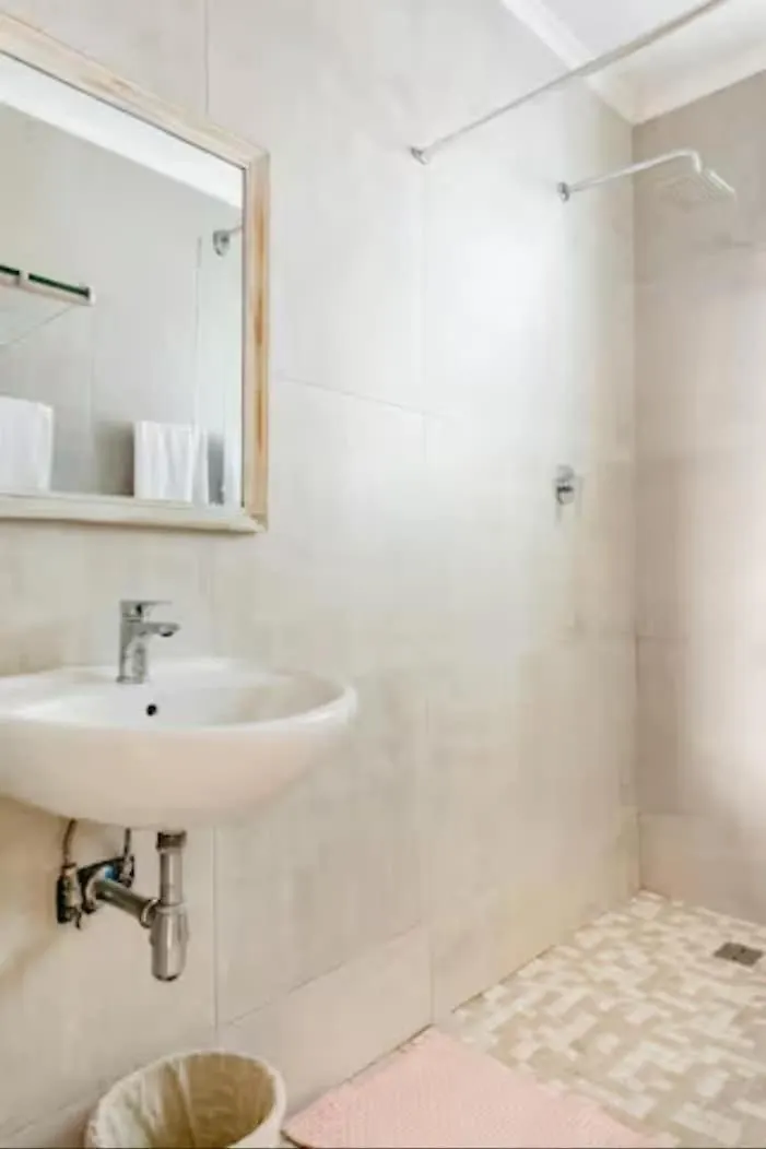 Beautiful 2 Bedroom Greenpoint Apartment Cape Town 0*,