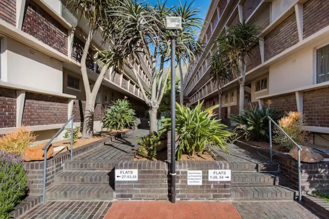 Beautiful 2 Bedroom Greenpoint Apartment Cape Town